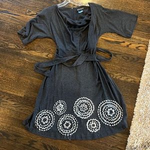 Jessica Howard grey sweater dress embroidered